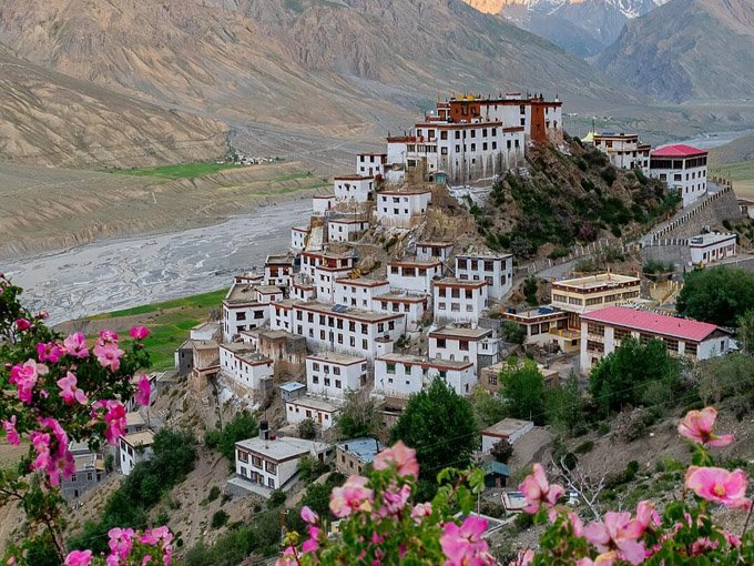 Spiti Valley tour package from Manali